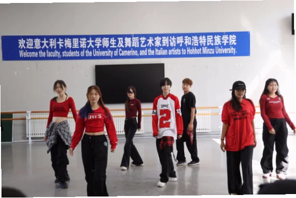 如何让解说充满人性温度？讲述动作背后的故事
